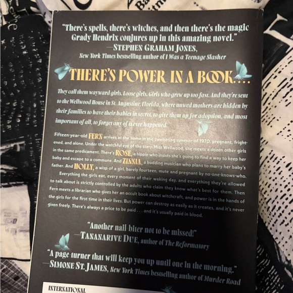 Witchcraft for Wayward Girls Book - Picture 2 of 2